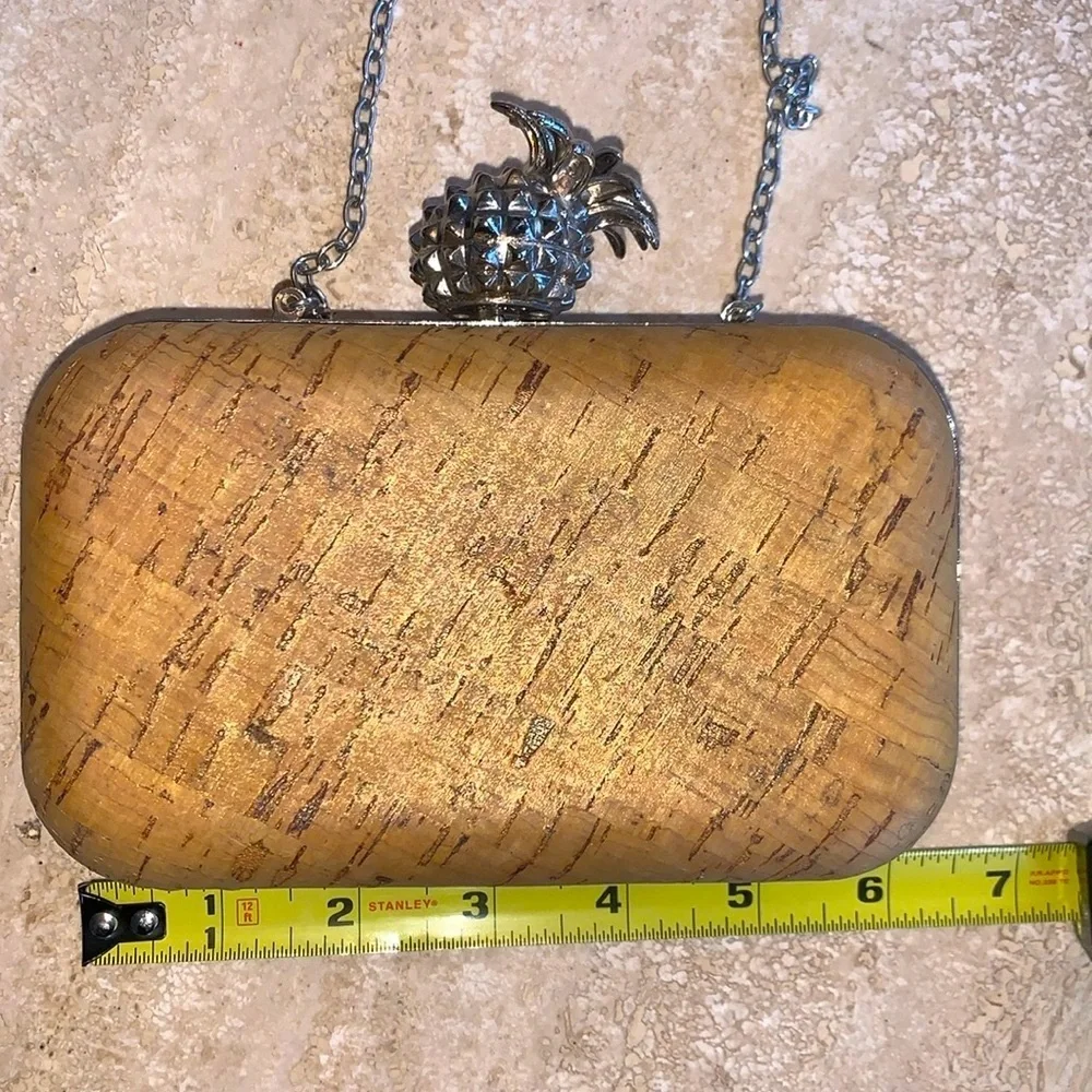 LA REGALE bag, hard sided cork clutch, chain, silver pineapple “kiss” clasp. EUC